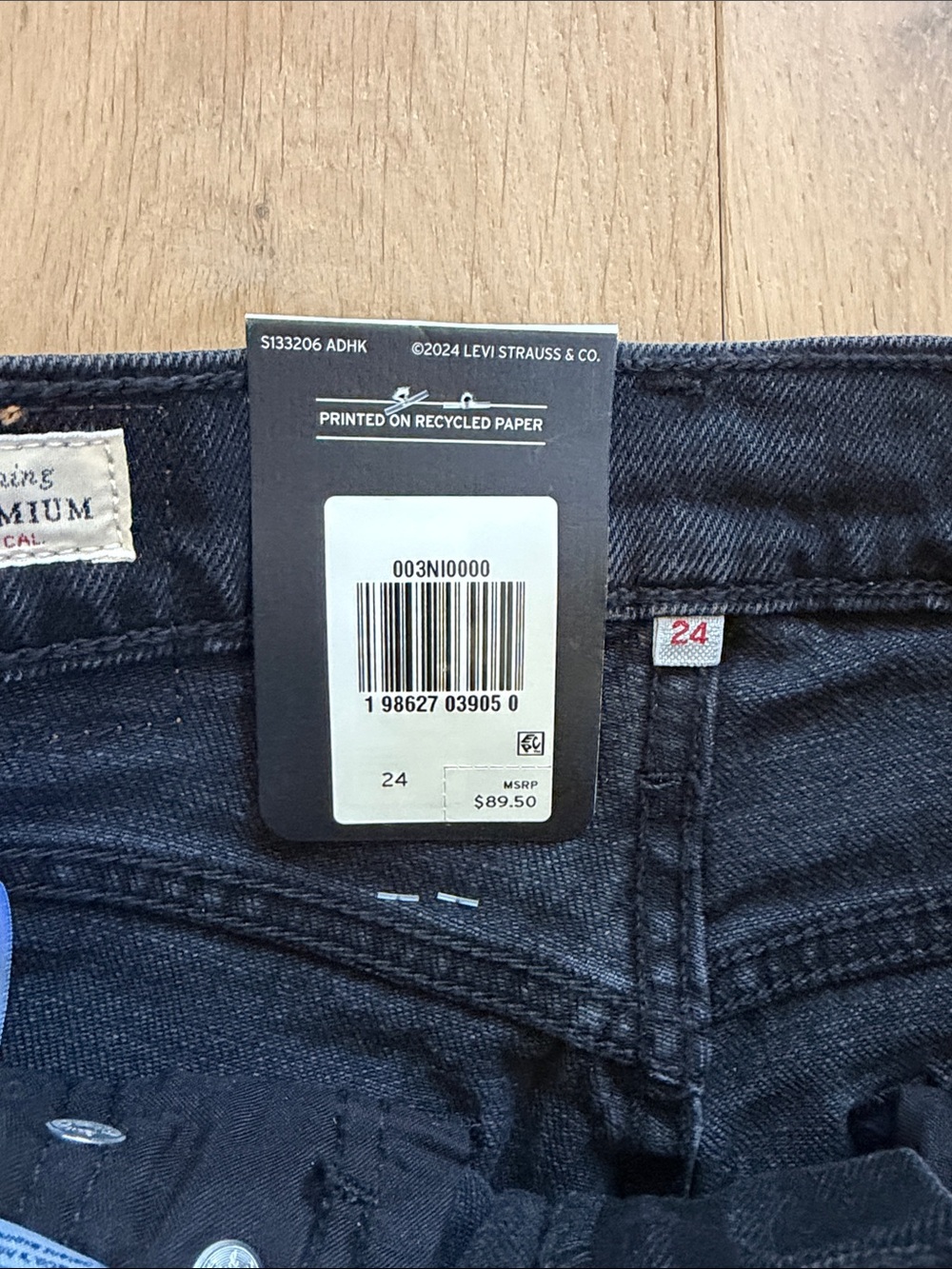Levi's Wedgie Capri Jeans - Picture 5 of 5